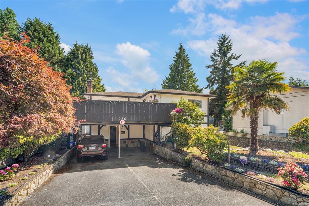 Third View of 955 Tattersall Dr, Saanich, BC, V8X 2X1