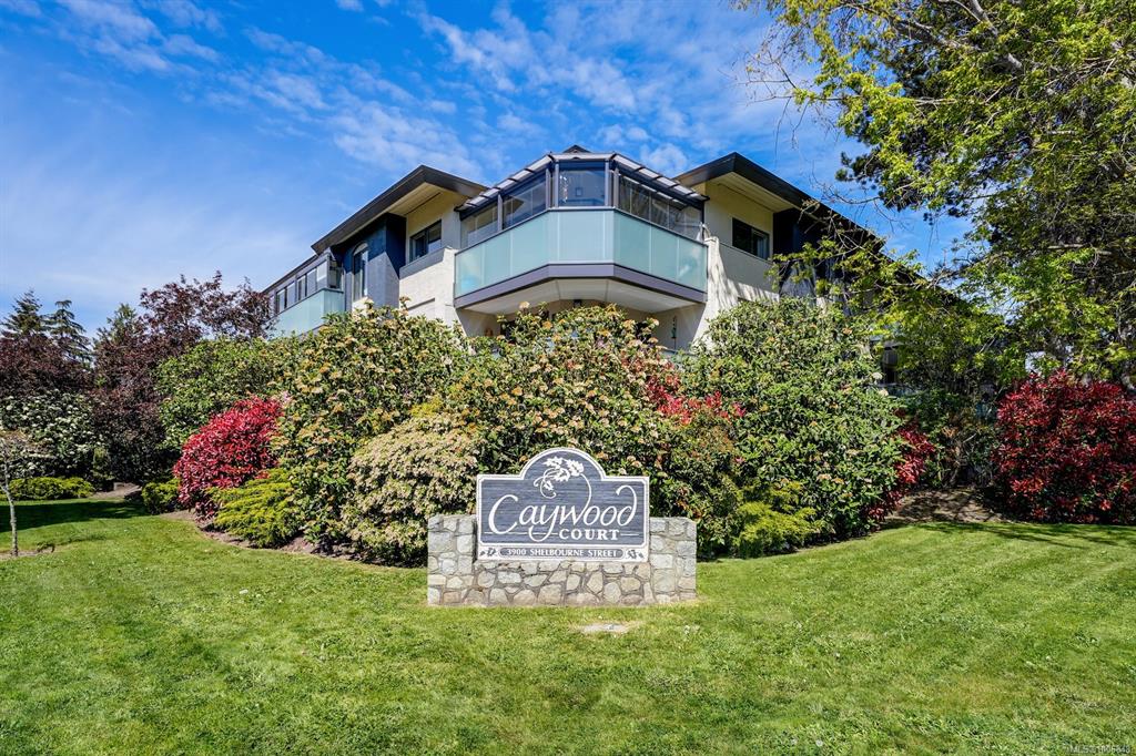 Second View of 3900 Shelbourne St, Saanich, BC, V8P 4H8