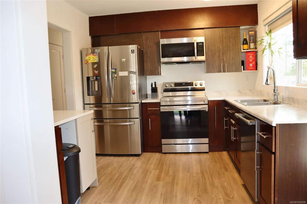 Fourth View of 5221 Metral Dr, Nanaimo, BC, V9T 2K7