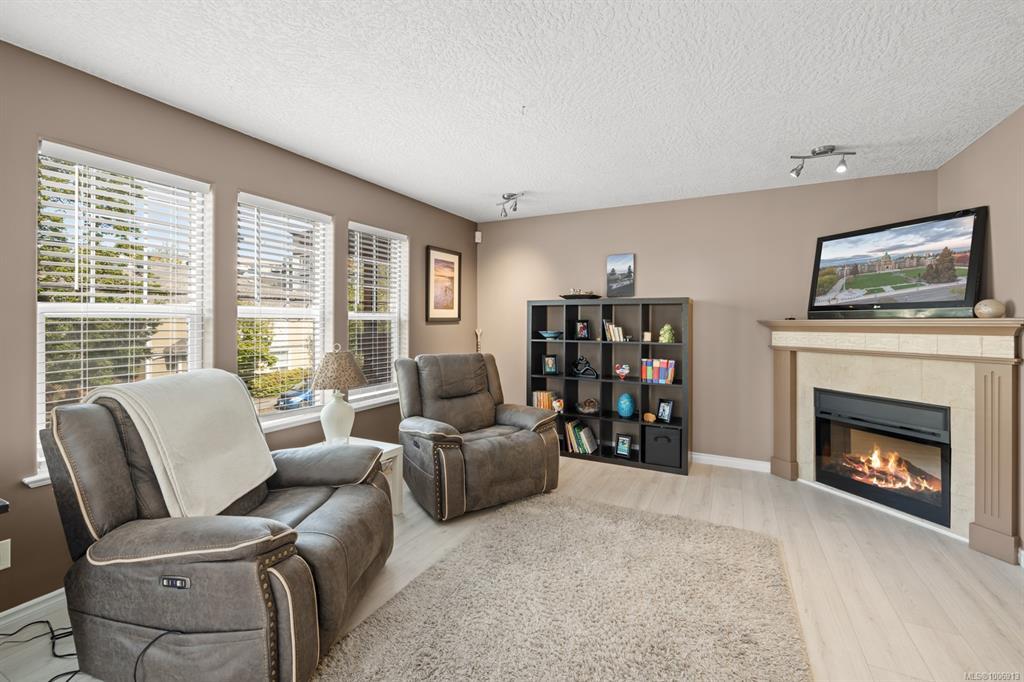 2711 Jacklin Rd, 1006913, BC,