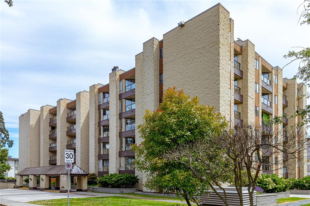 1745 Leighton Rd, 1006956, BC,
