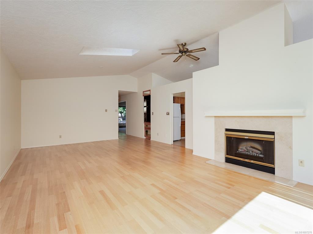 Fifth View of 901 Kentwood Lane, Falcon Ridge Estates, Saanich, BC, V8Y 2Y9