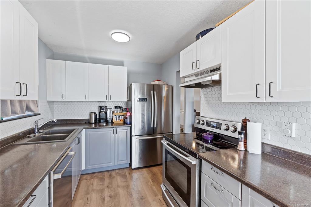 Fifth View of 51 View St, Nanaimo, BC, V9R 4N3