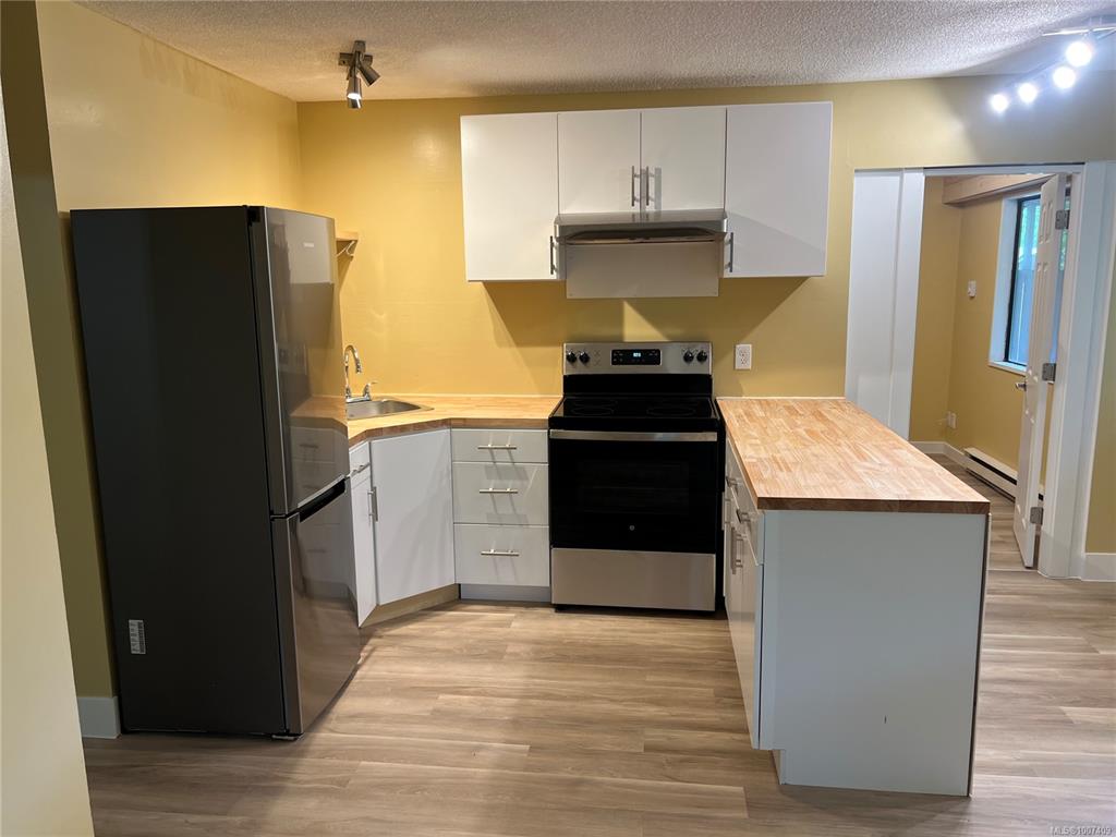 Fifth View of 412 Seventh St, Nanaimo, BC, V9R 1E5