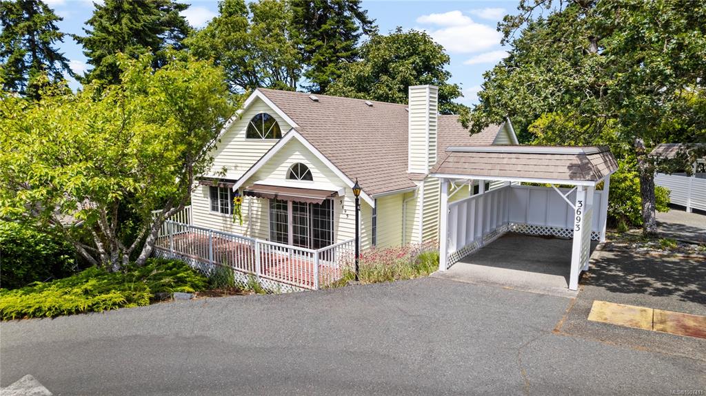 Second View of 1507 Queensbury Ave, Oak Hill Estates, Saanich, BC, V8P 5M5
