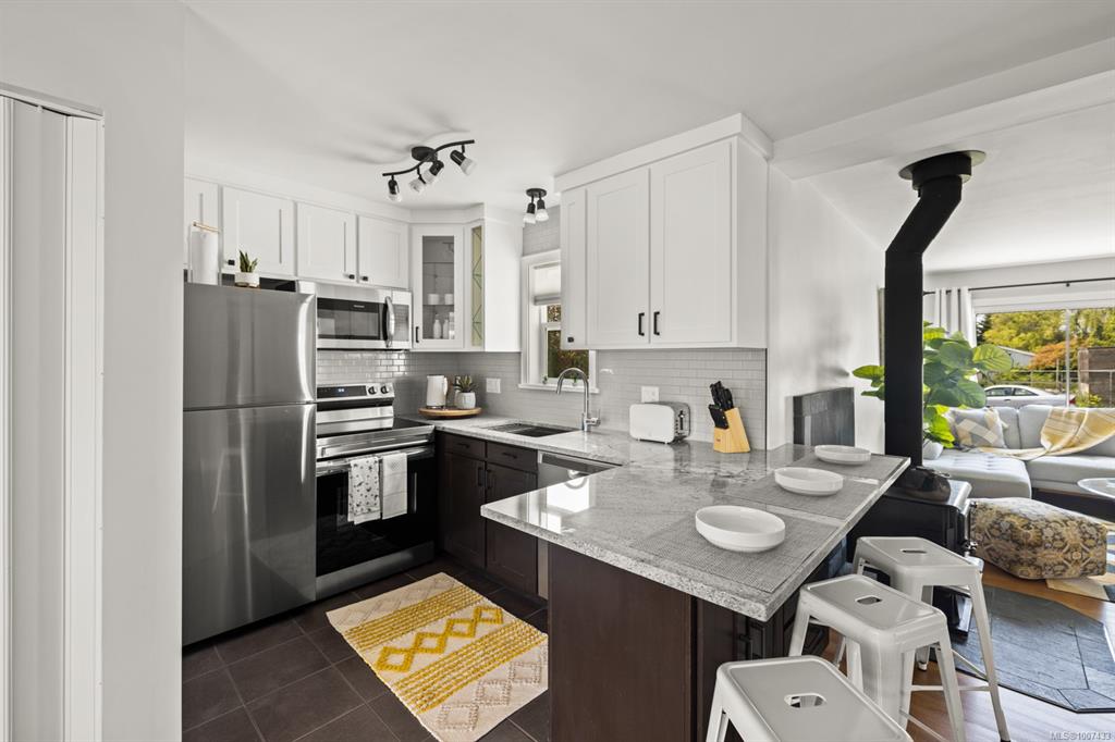 Fifth View of 489 Grafton St, Esquimalt, BC, V9A 5E7