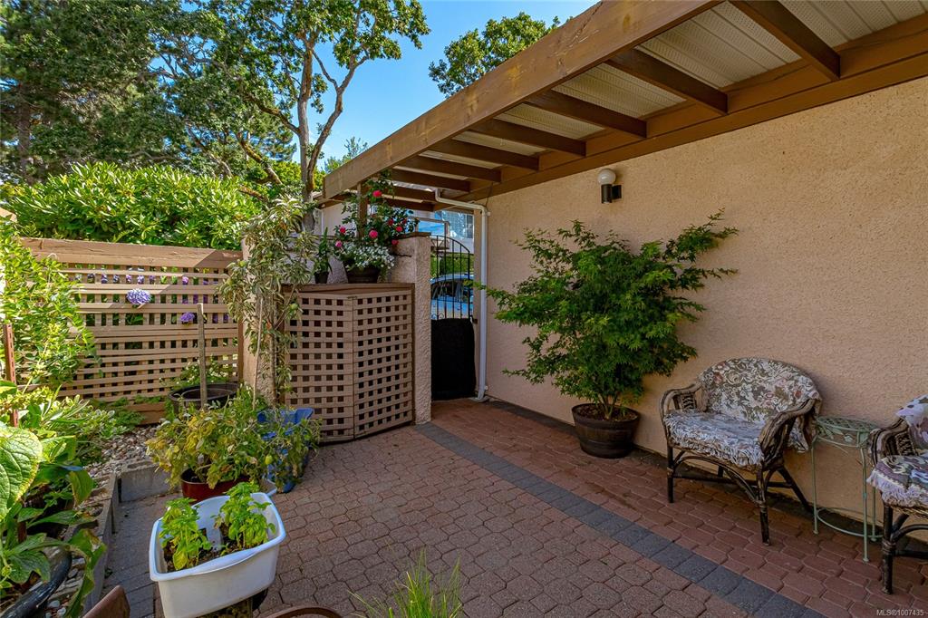 Third View of 901 Kentwood Lane, Falcon Ridge Estates, Saanich, BC, V8Y 2Y6