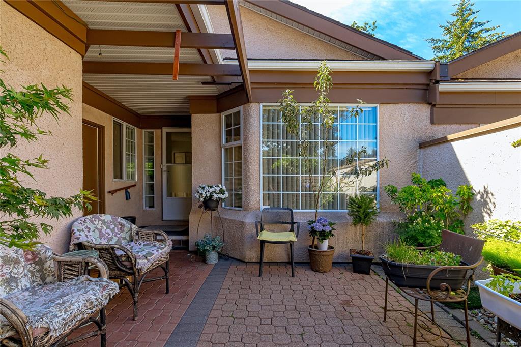 Fourth View of 901 Kentwood Lane, Falcon Ridge Estates, Saanich, BC, V8Y 2Y6