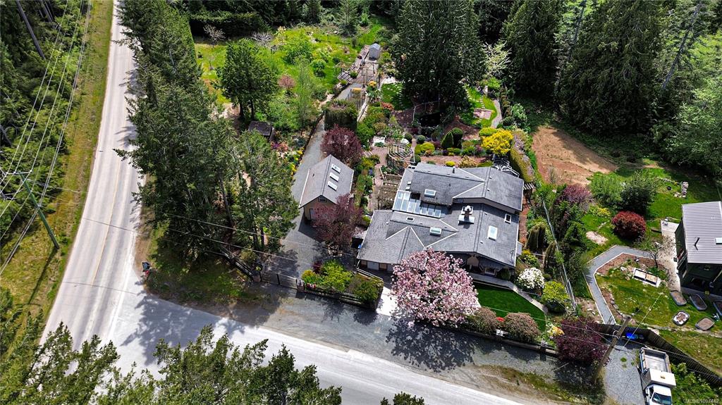 697 Crestwood Rd, 1007442, BC,