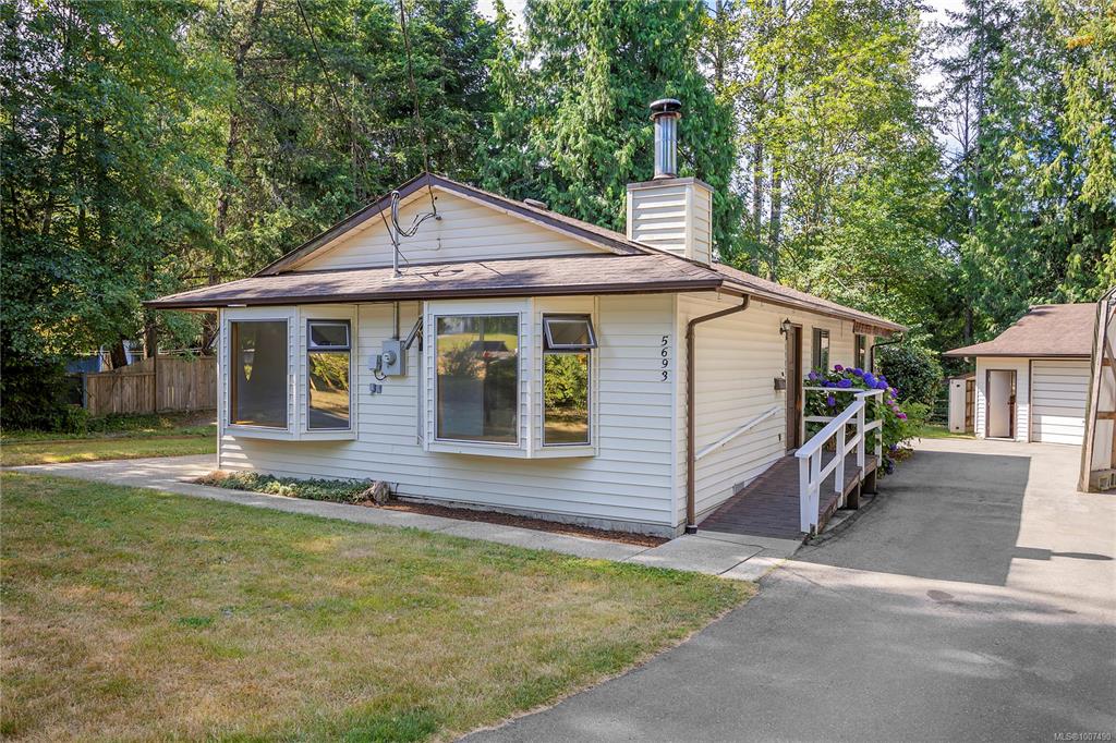 Fourth View of 5693 Amsterdam Cres, Nanaimo, BC, V9T 2M8