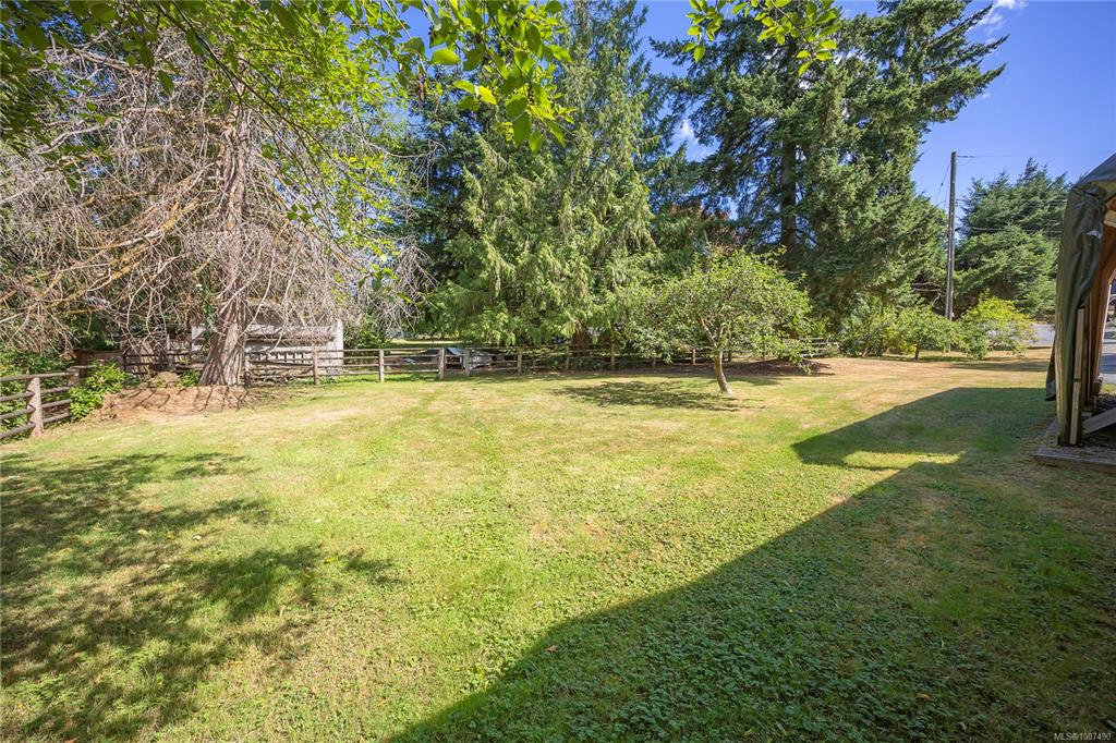 Fifth View of 5693 Amsterdam Cres, Nanaimo, BC, V9T 2M8