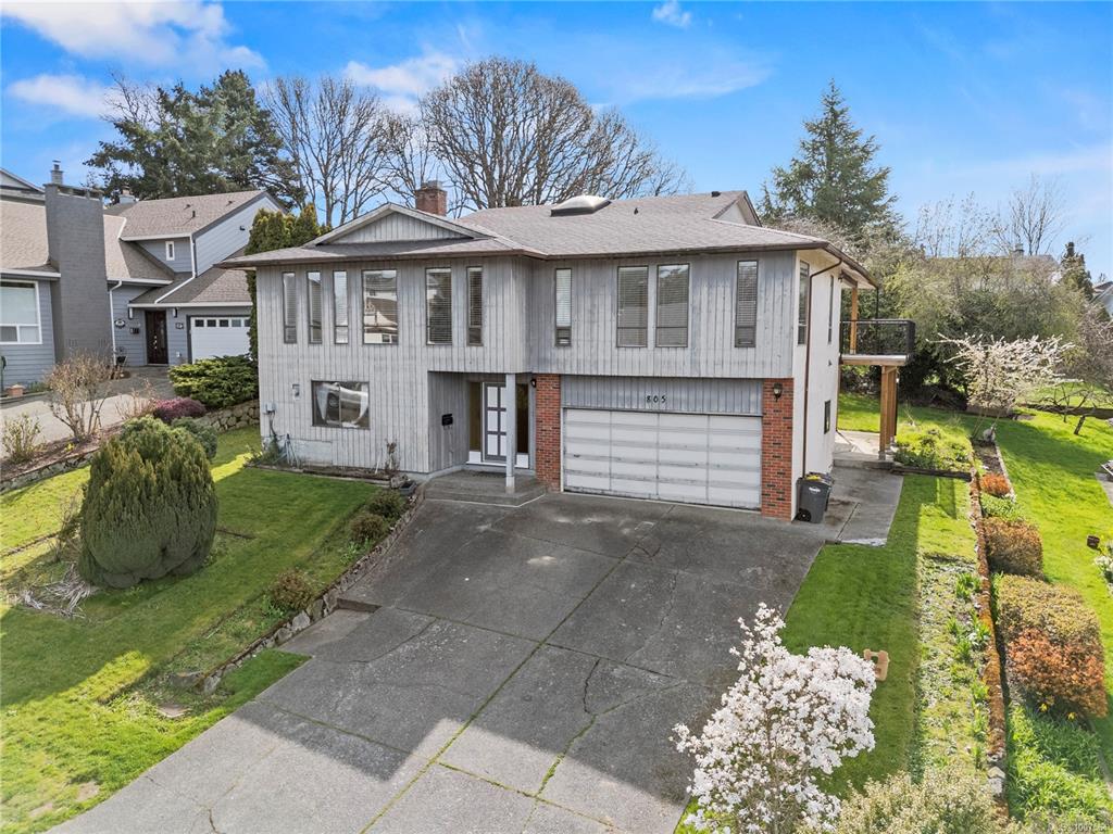 Third View of 805 Kimberly Pl, Saanich, BC, V8X 4R2