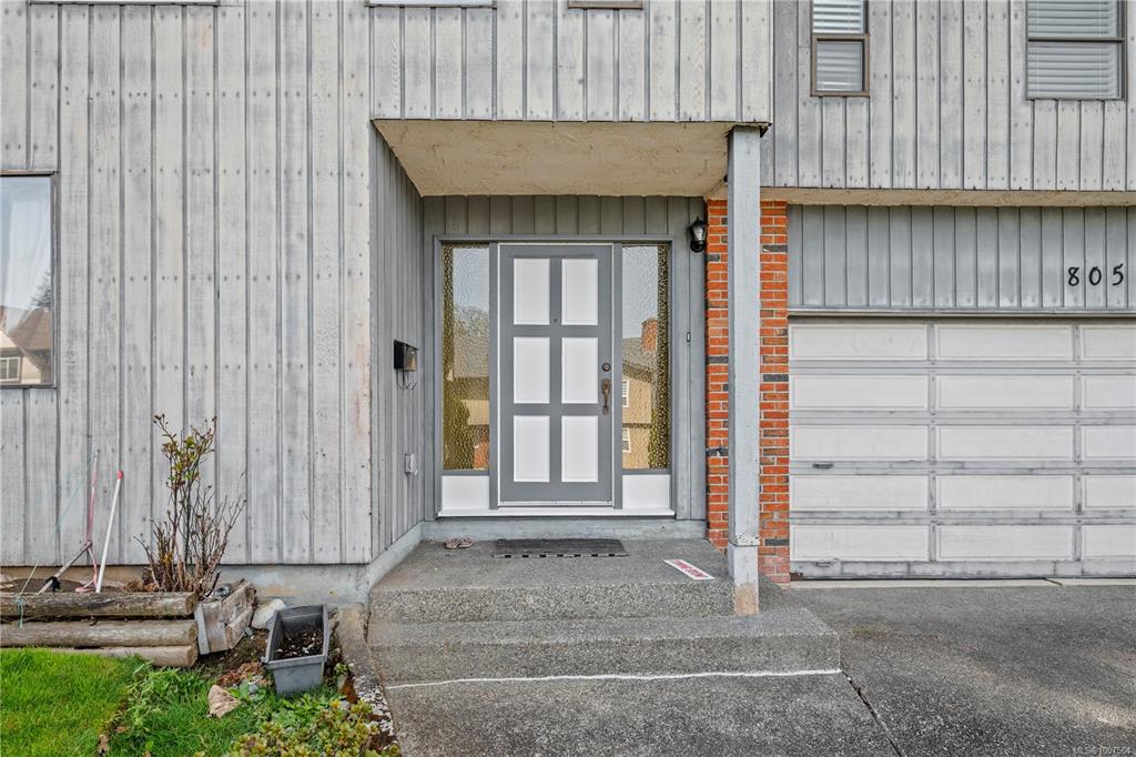 Fifth View of 805 Kimberly Pl, Saanich, BC, V8X 4R2