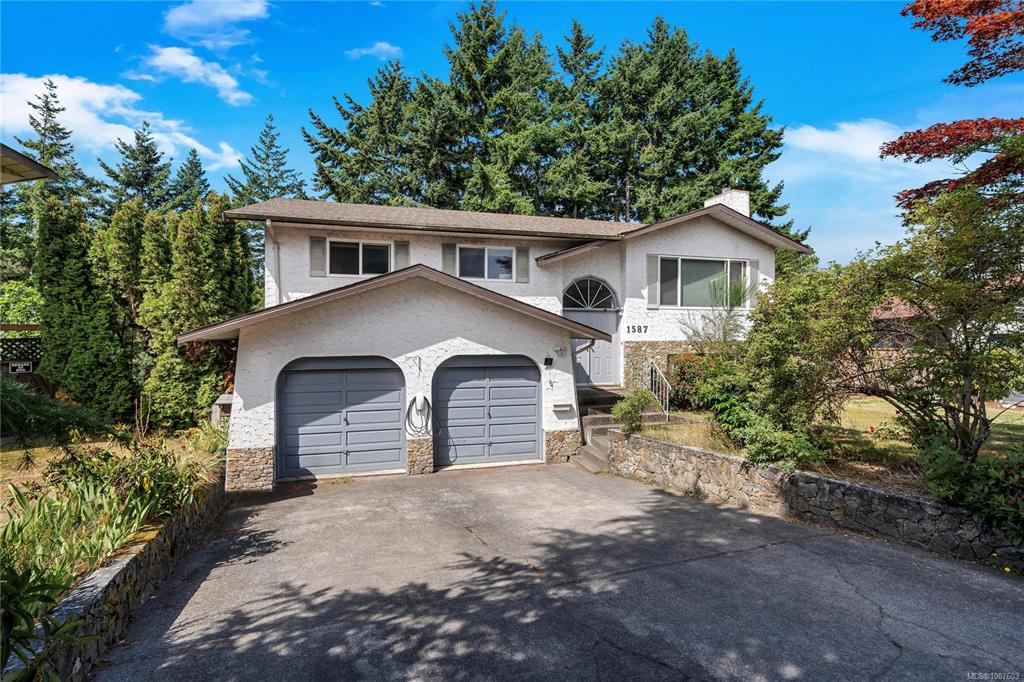 Second View of 1587 Judoba Pl, Saanich, BC, V8X 5V4