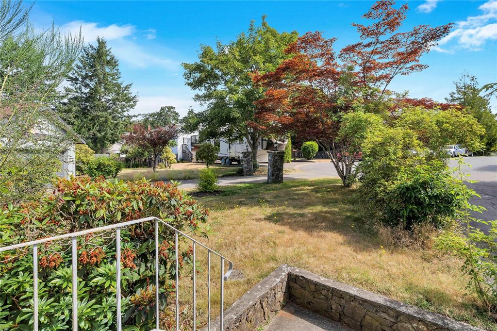 Fourth View of 1587 Judoba Pl, Saanich, BC, V8X 5V4
