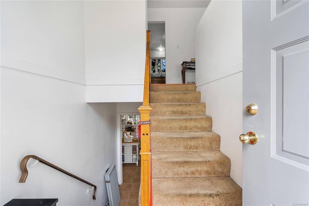 Fifth View of 1587 Judoba Pl, Saanich, BC, V8X 5V4