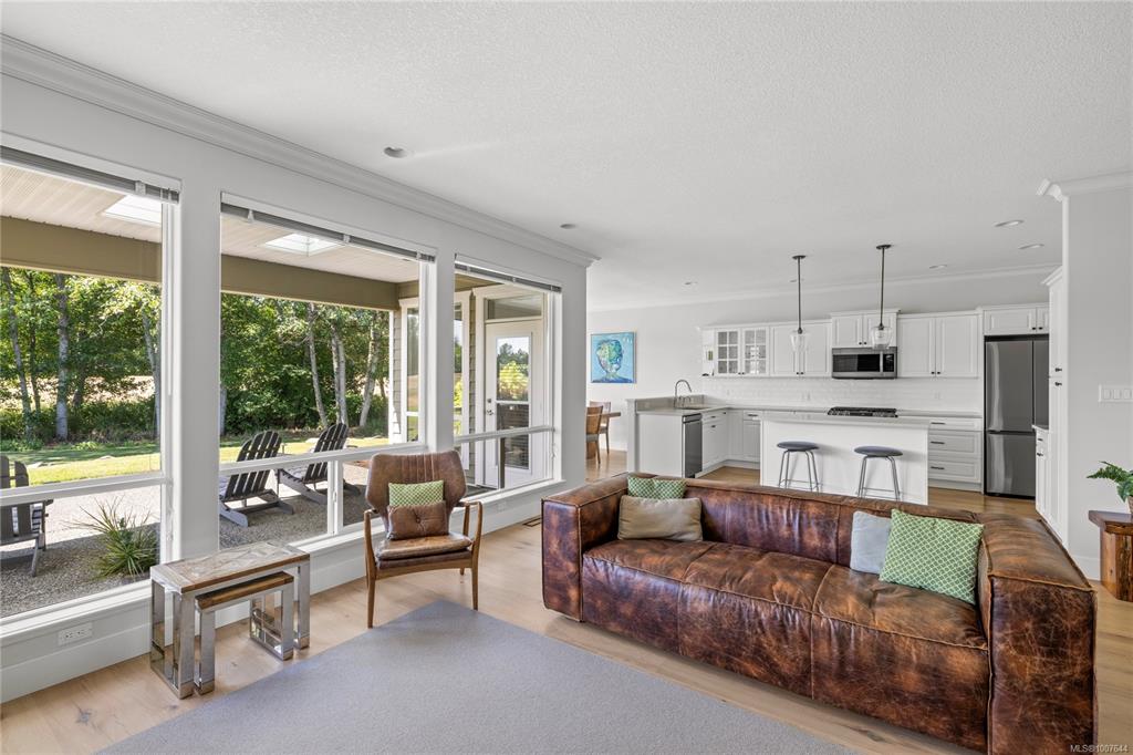 Fifth View of 636 Morningstar Dr, Parksville, BC, V9P 2W3