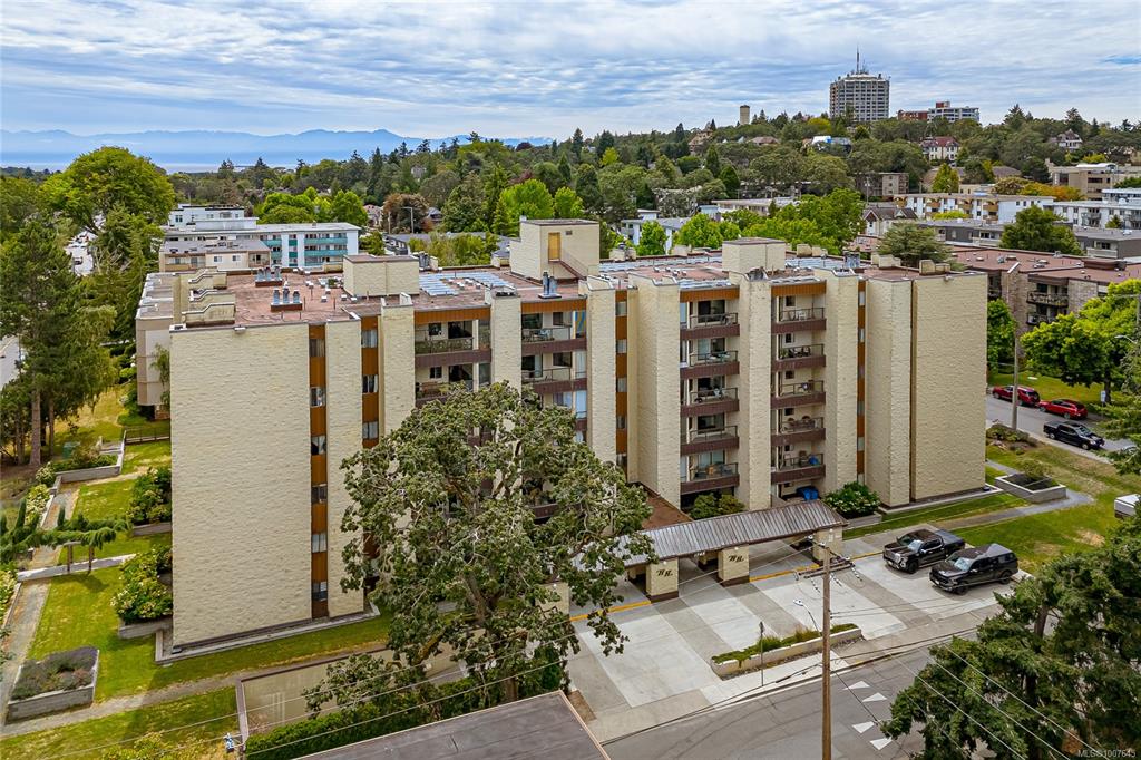 1745 Leighton Rd, 1007645, BC,