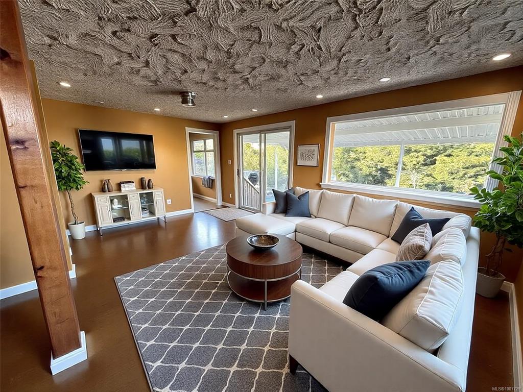 Second View of 764 Jasmine Ave, Saanich, BC, V8Z 2N9