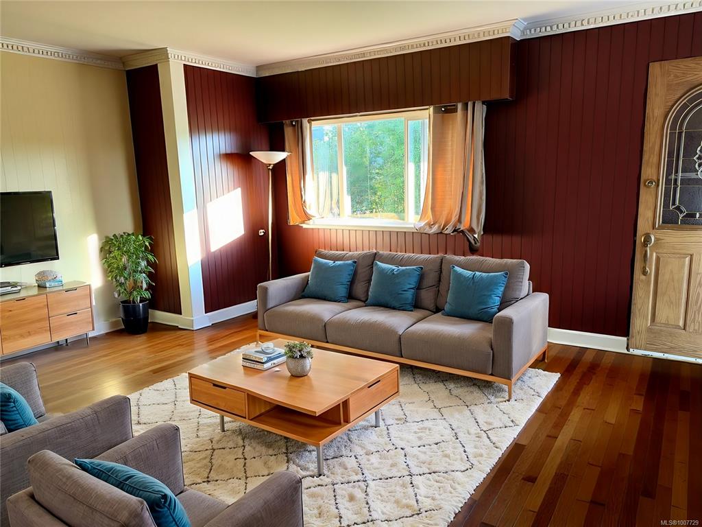 Third View of 764 Jasmine Ave, Saanich, BC, V8Z 2N9