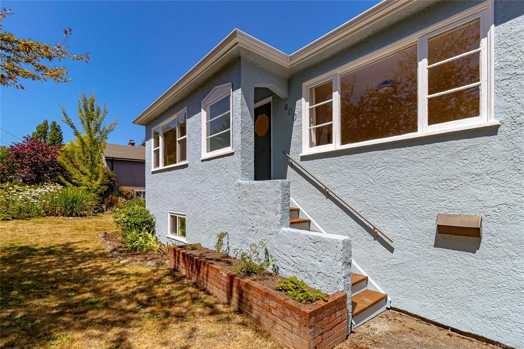 Fifth View of 600 Cowper St, Saanich, BC, V9A 2E7