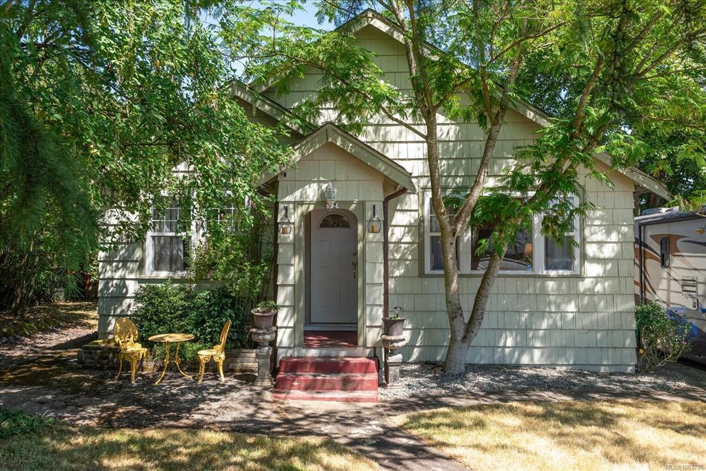 Second View of 612 Fourth St, Nanaimo, BC, V9R 1T7