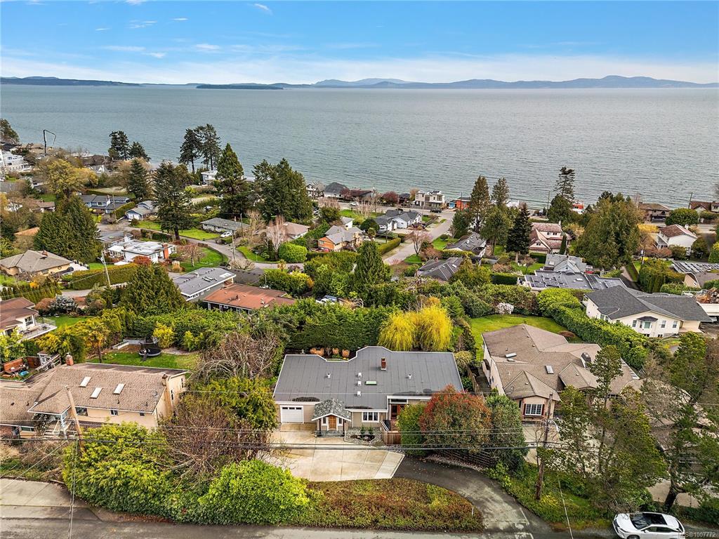 Fifth View of 5055 Lochside Dr, Saanich, BC, V8Y 2G1