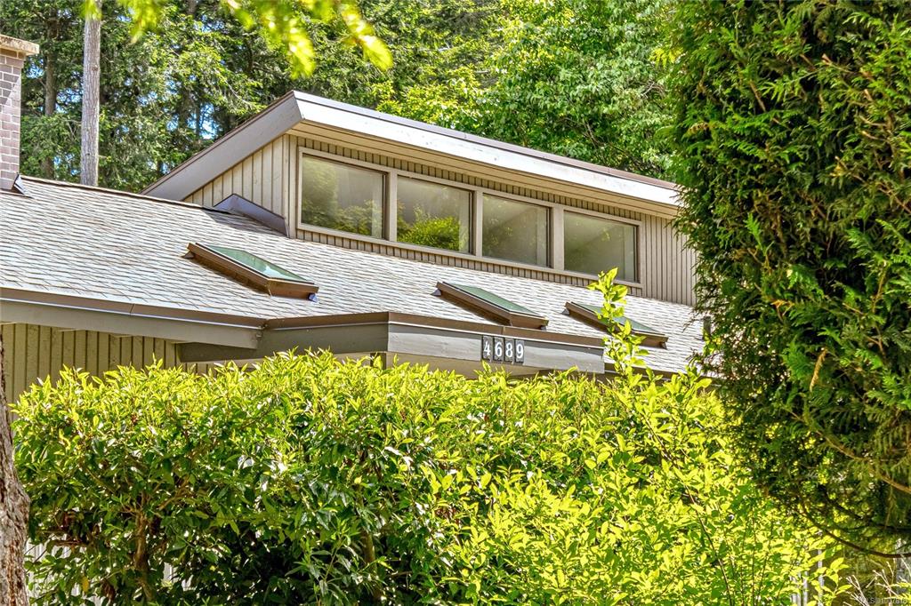 Second View of 4689 Boulderwood Dr, Saanich, BC, V8Y 2P8