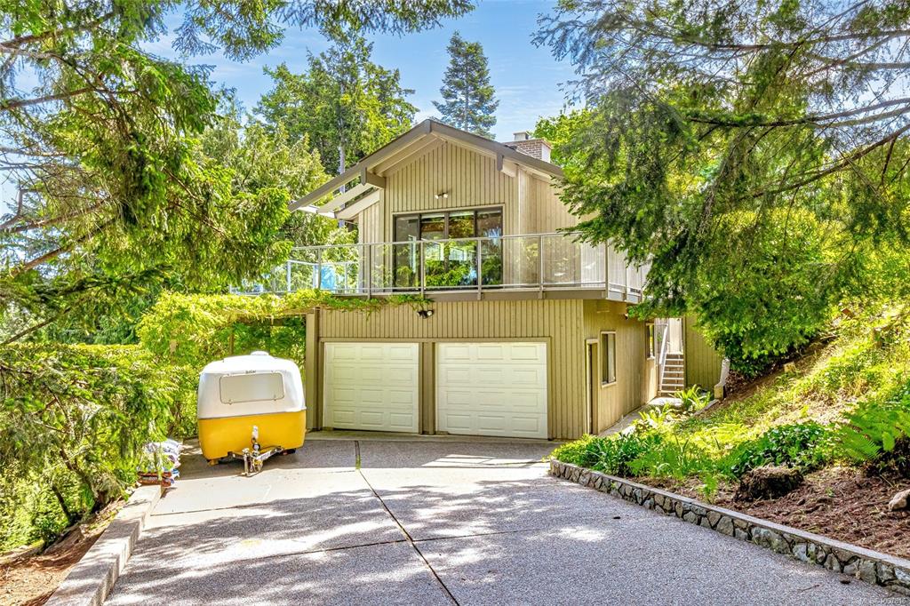 Third View of 4689 Boulderwood Dr, Saanich, BC, V8Y 2P8