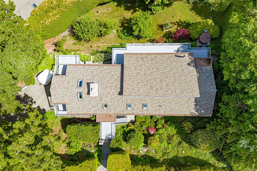 Fifth View of 4689 Boulderwood Dr, Saanich, BC, V8Y 2P8