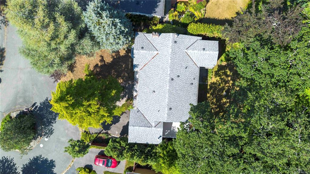 Fourth View of 1748 Llandaff Pl, Saanich, BC, V8N 4V1