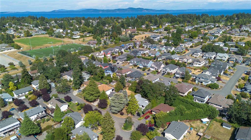 Fifth View of 1748 Llandaff Pl, Saanich, BC, V8N 4V1