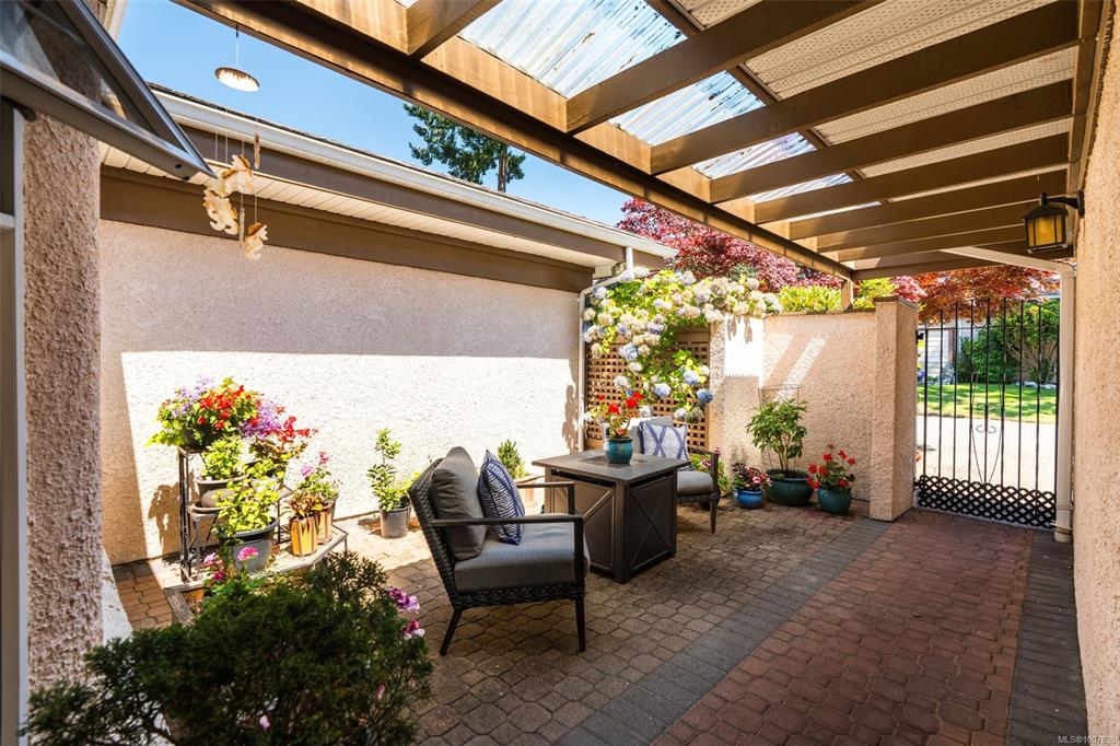 Third View of 901 Kentwood Lane, Falcon Ridge Estates, Saanich, BC, V8Y 2Y9
