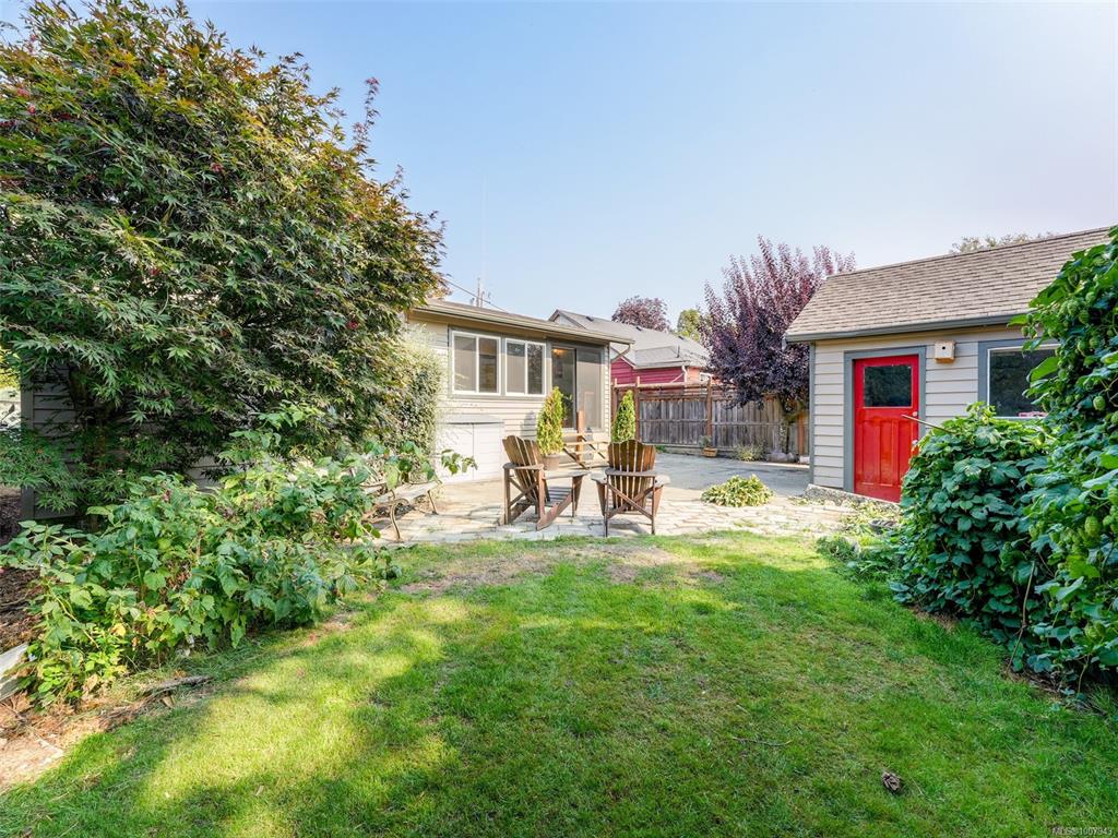 Third View of 927 Dunsmuir Rd, Esquimalt, BC, V9A 5C4