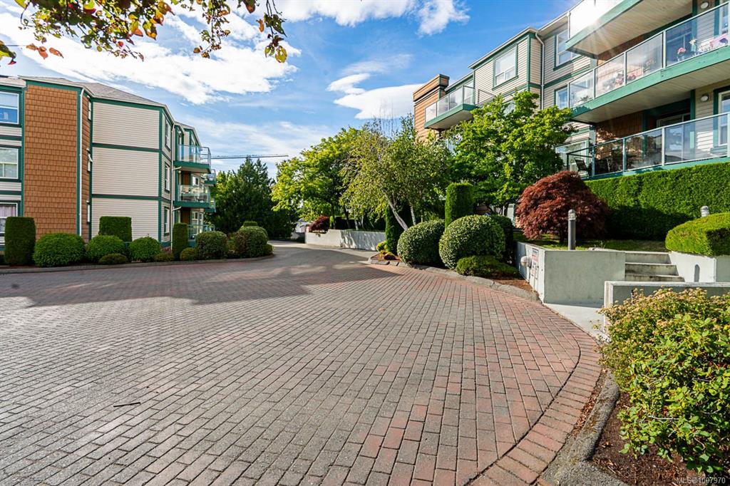 Fourth View of 899 Darwin Ave, Saanich, BC, V8X 2X7