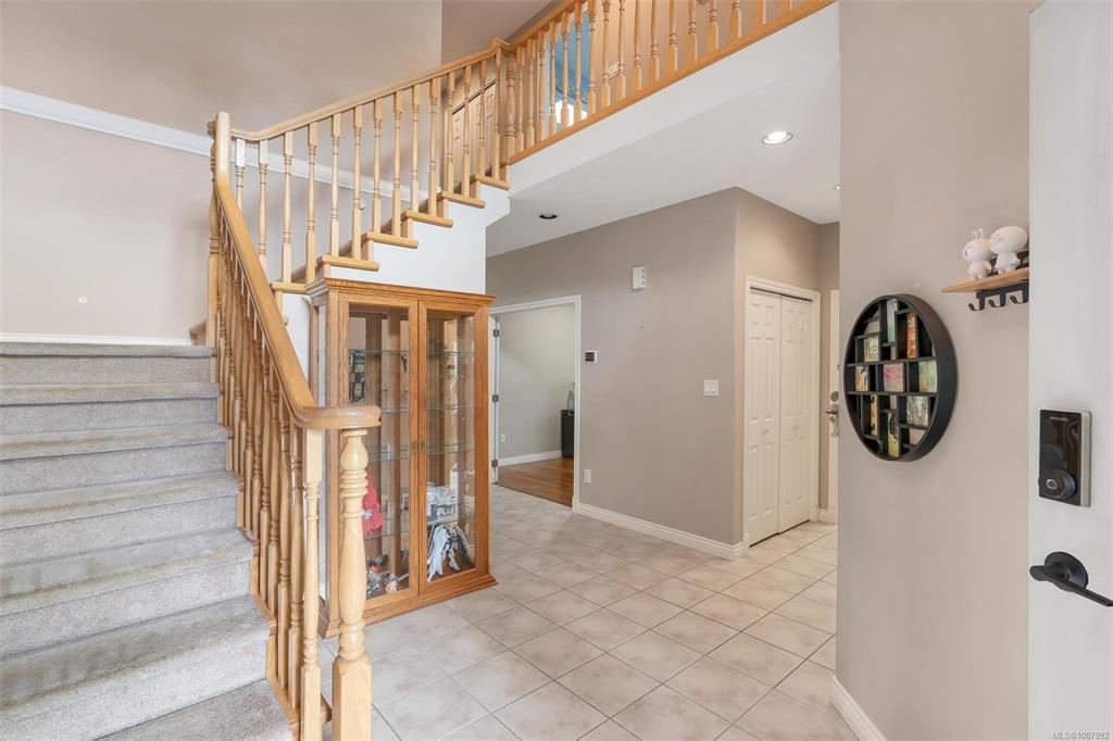 Second View of 4248 Oakview Close, Saanich, BC, V8N 6M8