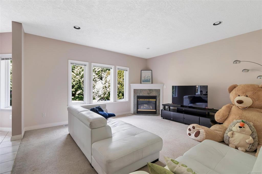 Third View of 4248 Oakview Close, Saanich, BC, V8N 6M8