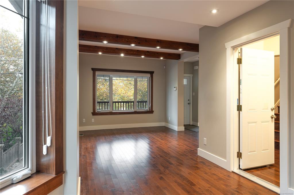 Fifth View of 351 Wesley St, Nanaimo, BC, V9R 2T5