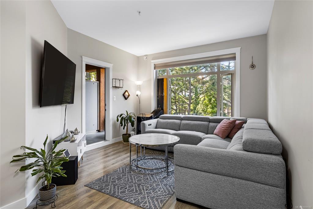 844 Goldstream Ave, 1008042, BC,