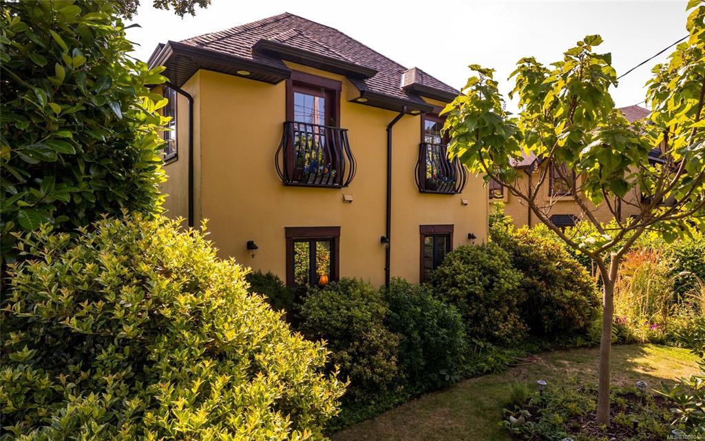 1597 Hampshire Rd, 1008043, BC,