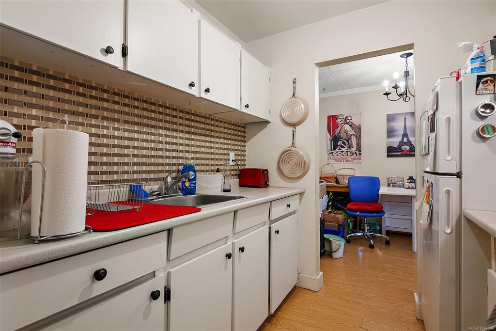 Fifth View of 2610 Graham St, Victoria, BC, V8T 3Y9