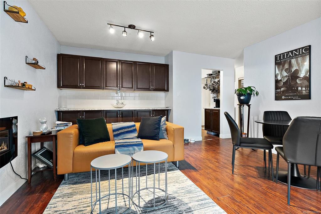 Second View of 2610 Graham St, Victoria, BC, V8T 3Y9