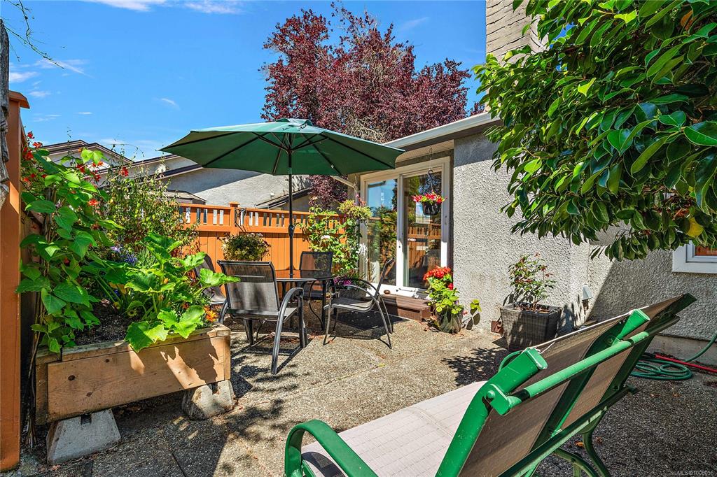 Fifth View of 2070 Amelia Ave, Sidney, BC, V8L 4X6