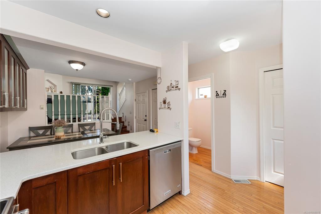 Fifth View of 3014 Scott St, Victoria, BC, V8R 4J8
