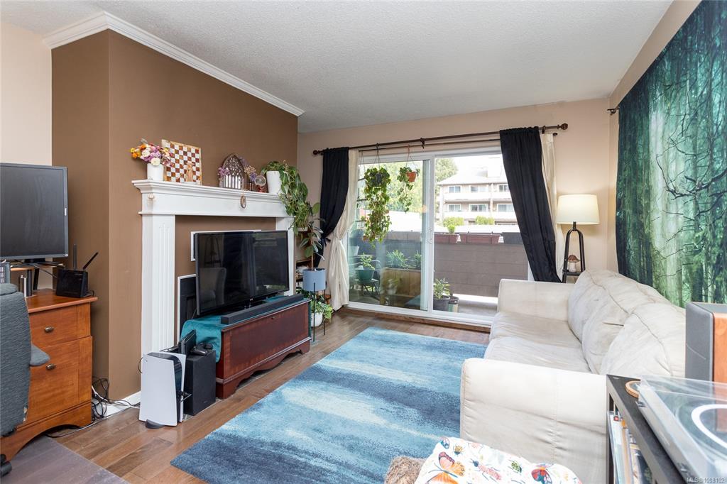 Third View of 3215 Alder St, The Alders, Saanich, BC, V8X 1P3