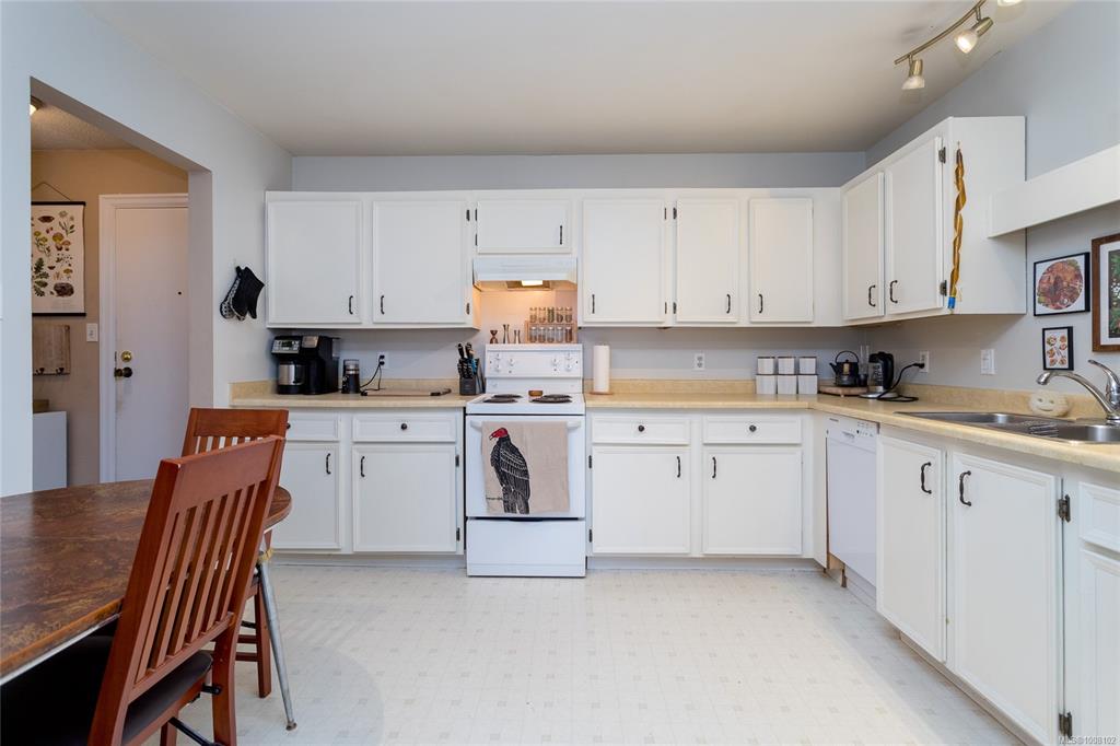 Fourth View of 3215 Alder St, The Alders, Saanich, BC, V8X 1P3
