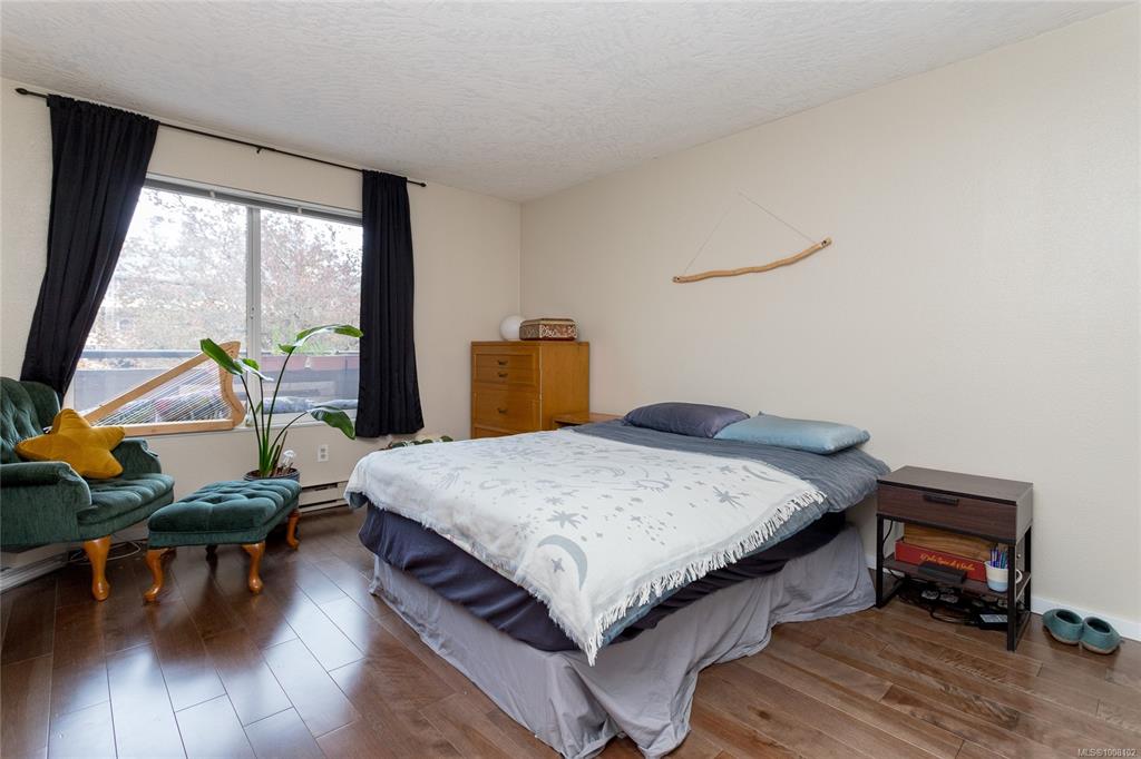 Fifth View of 3215 Alder St, The Alders, Saanich, BC, V8X 1P3