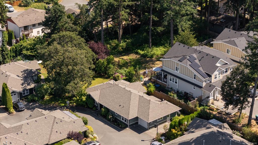 Third View of 707 Greenlea Dr, Saanich, BC, V8Z 3E7