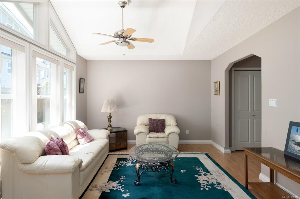 Fifth View of 707 Greenlea Dr, Saanich, BC, V8Z 3E7