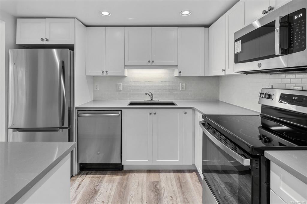 Fifth View of 1012 Collinson St, The Lexington, Victoria, BC, V8V 3C1
